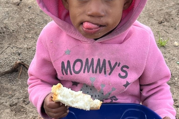 Youth Center Feeding (Bild 2)