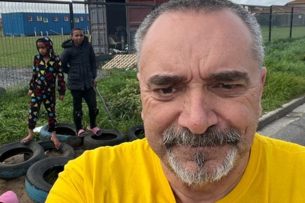 Youth Center Feeding (Bild 24)