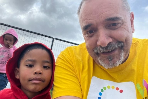 Youth Center Feeding (Bild 25)