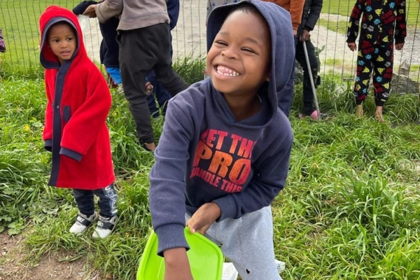 Youth Center Feeding (Bild 3)