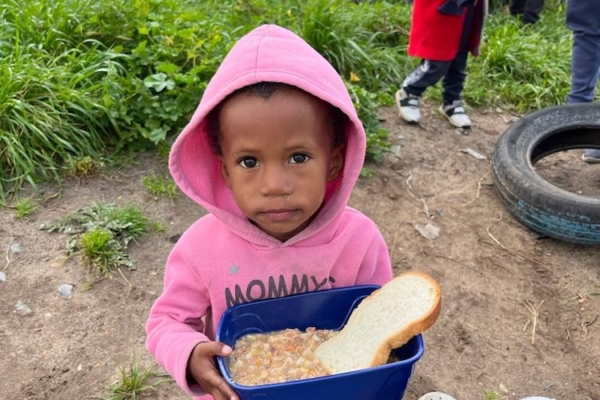 Youth Center Feeding (Bild 9)