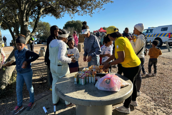 Signal Hill Trip - Feeding